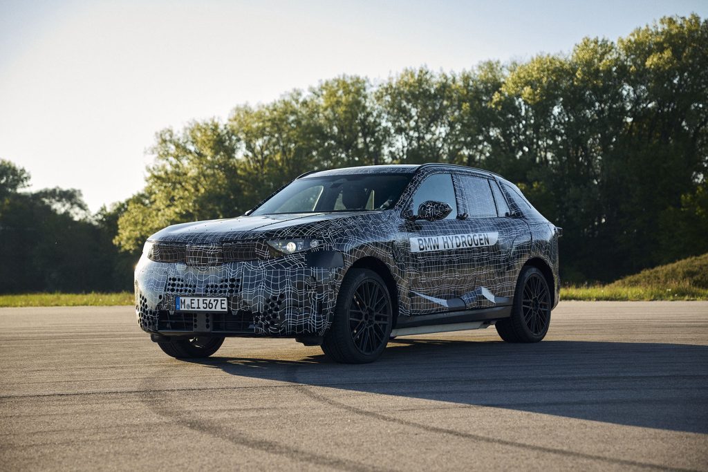 A good looking SUV, without the enormous kidney grilles we've seen over the years.