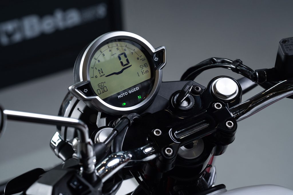 V7 LCD instrument.