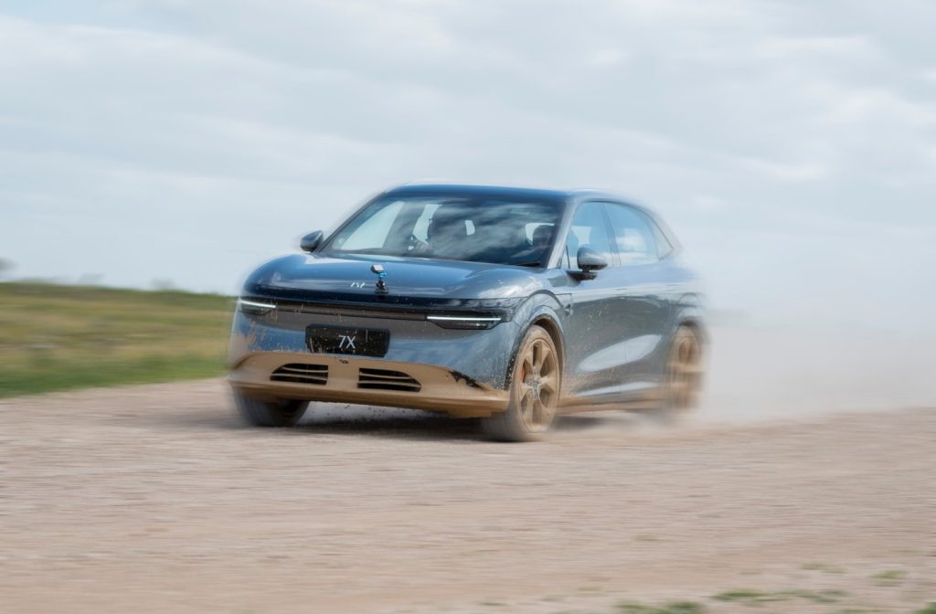 Zeekr 7X on gravel