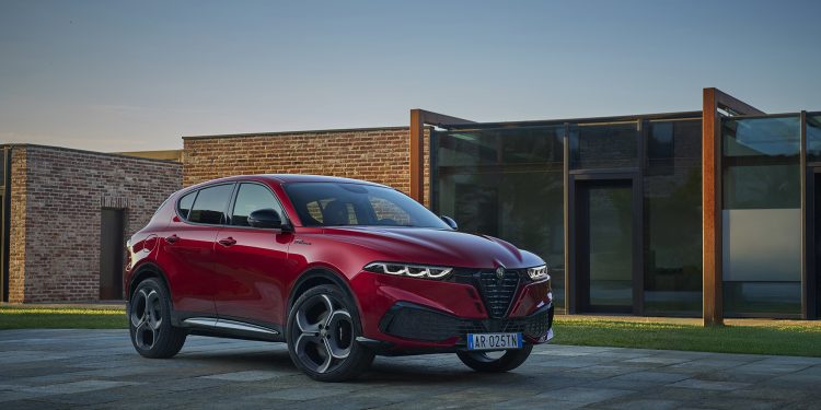 Alfa Romeo Tonale facelift in red