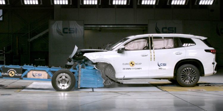 VW Tayon in white crashing